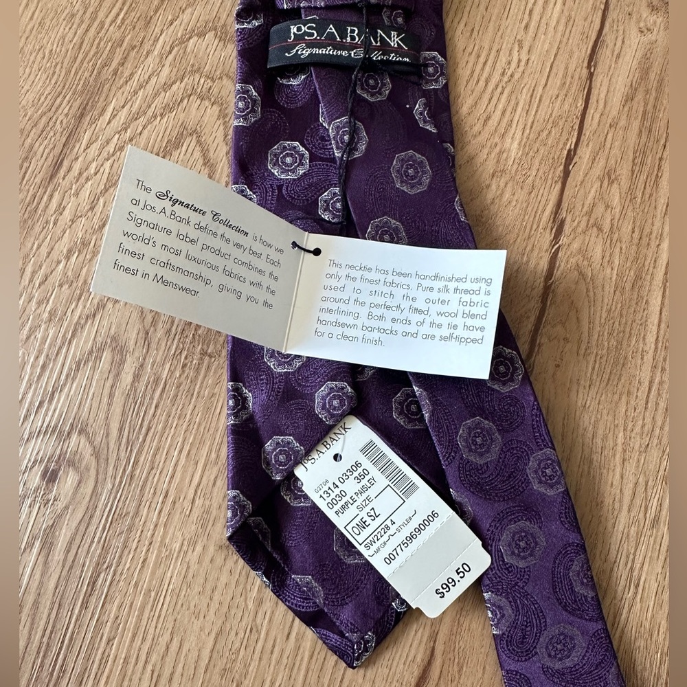 Jos A Bank signature collection silk tie